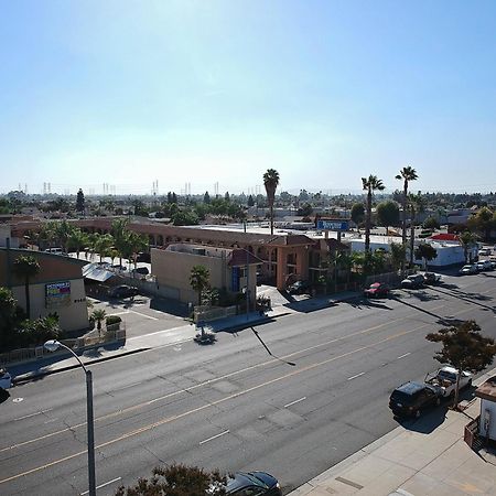 Rodeway Inn & Suites Bellflower Bagian luar foto