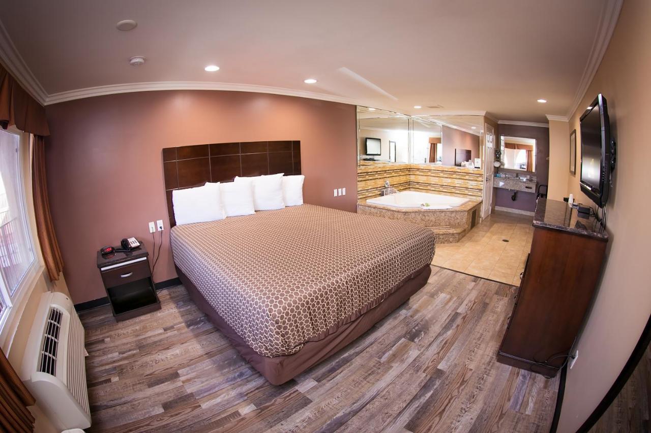 Rodeway Inn & Suites Bellflower Bagian luar foto
