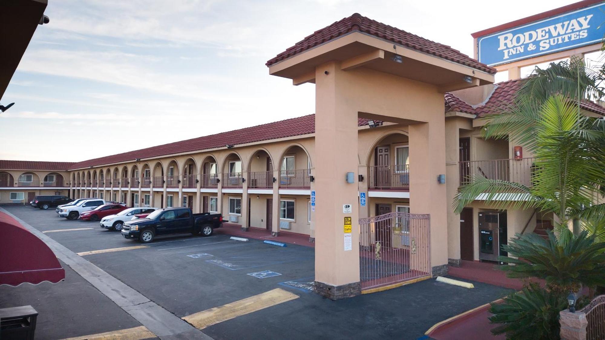 Rodeway Inn & Suites Bellflower Bagian luar foto