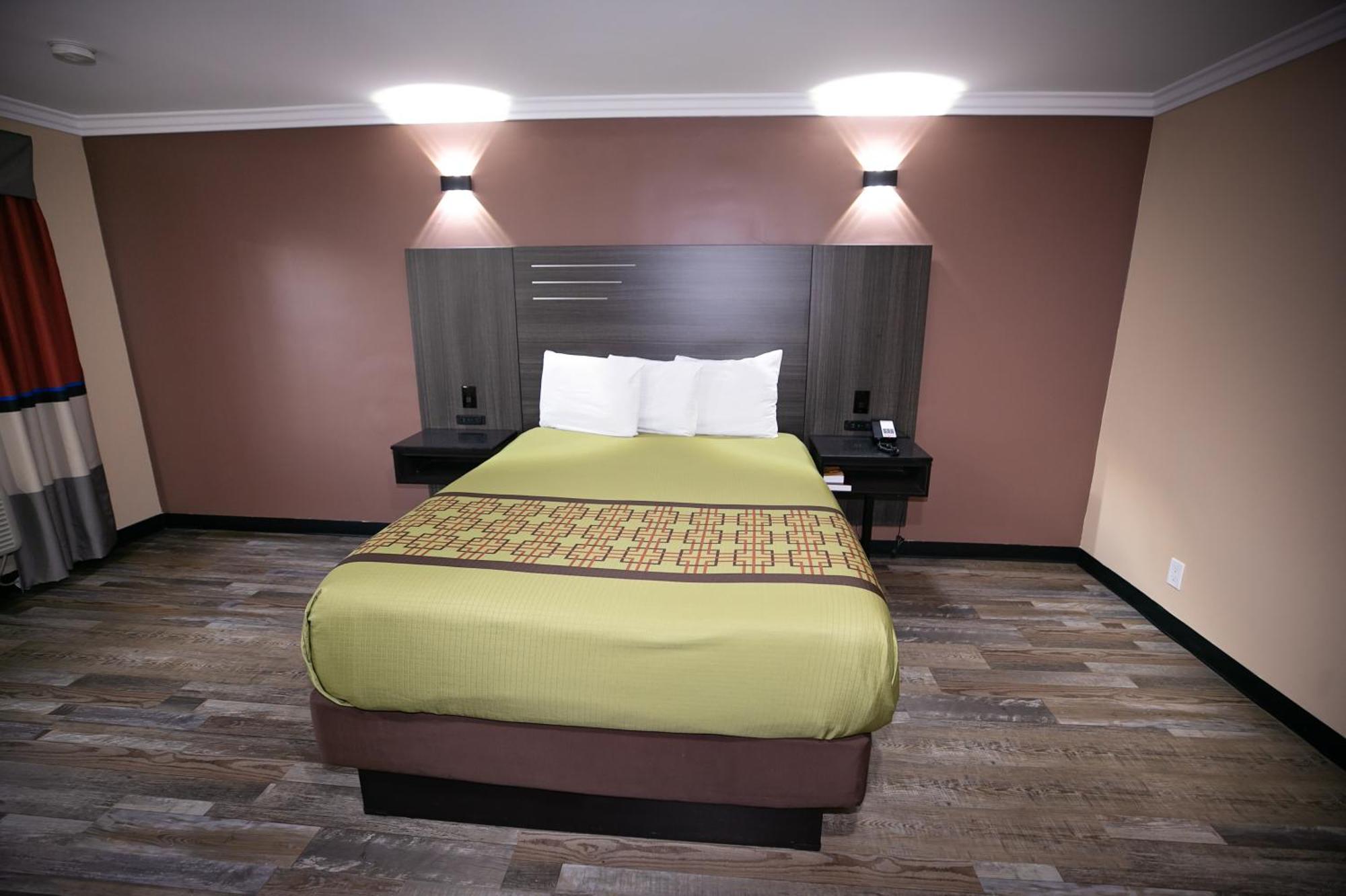 Rodeway Inn & Suites Bellflower Bagian luar foto
