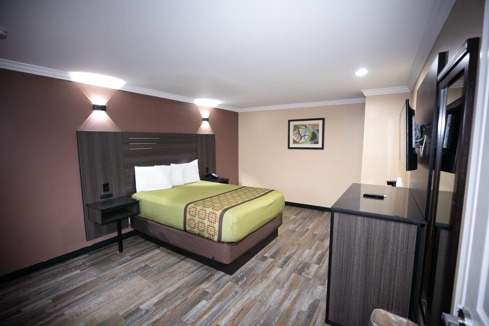Rodeway Inn & Suites Bellflower Bagian luar foto
