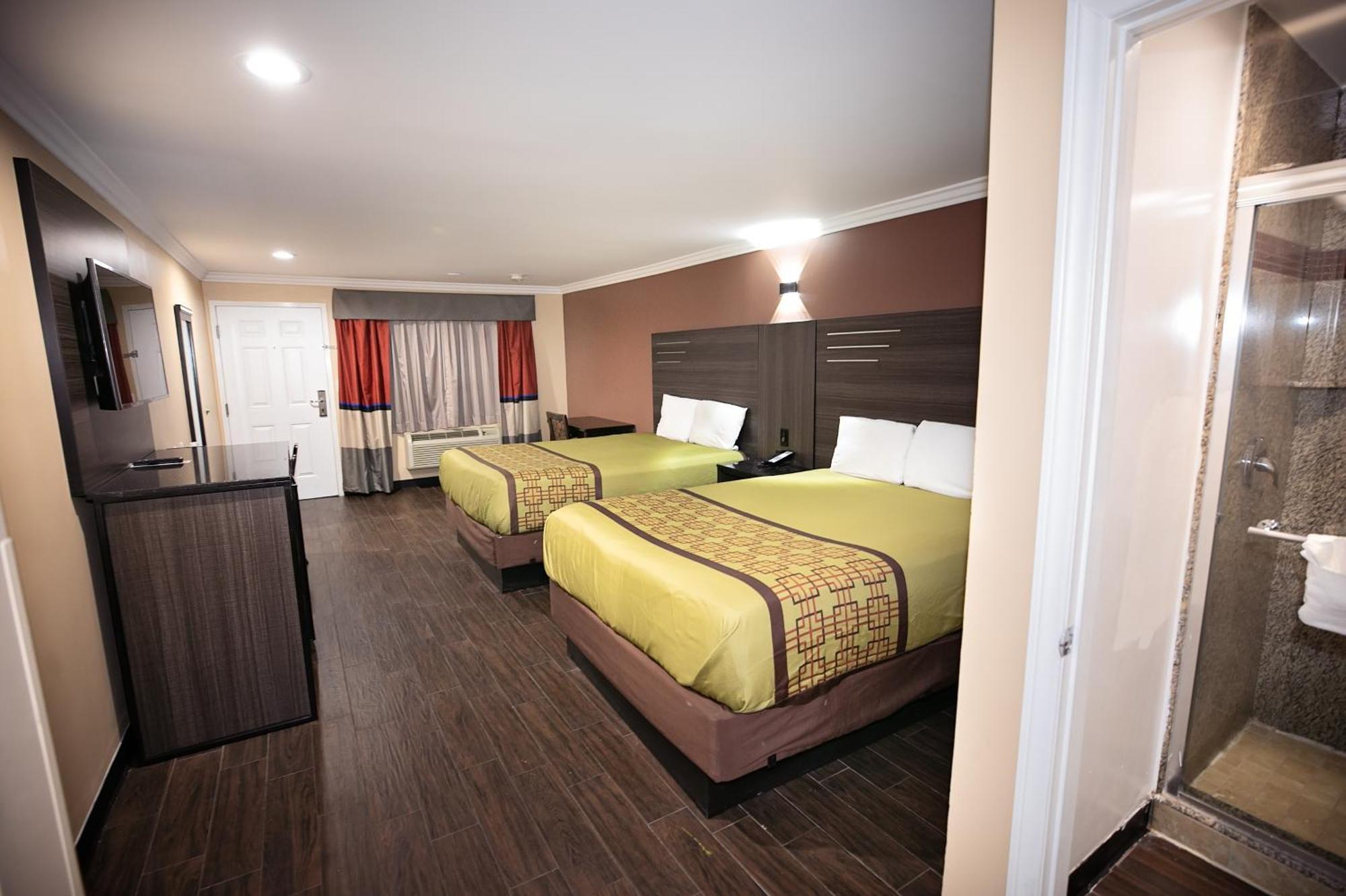 Rodeway Inn & Suites Bellflower Bagian luar foto