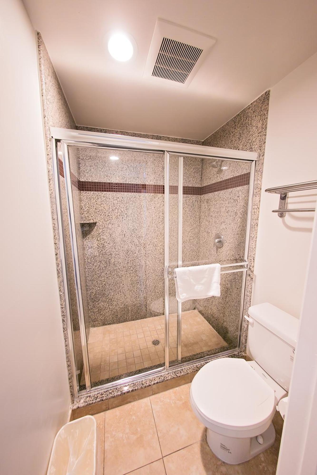 Rodeway Inn & Suites Bellflower Bagian luar foto